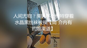 开车接表姐回家高速路上遇堵车,表姐要尿尿我在只好给她找个矿泉水瓶子