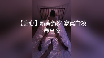 约了两个性感白衣妹子玩双飞，一只棒棒让两个妹子玩得不亦乐乎