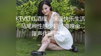 -骚老婆爱群交 一人伺候两骚男 一个草完另一个插