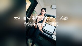 長相洋氣時尚網紅臉小姐姐剛做完美甲,尖頭長美甲插入黑鮑紫薇,叫聲很臊