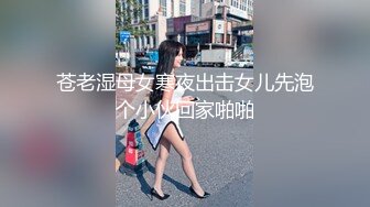 大哥的母狗少妇全程露脸深喉大鸡巴，撅着屁股让大哥用道具抽插骚穴，激情上位后入抽插