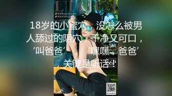 奶茶店女厕白短衫牛仔裤清秀小妹,两片红嫩的微毛鸡冠唇真想蹭蹭