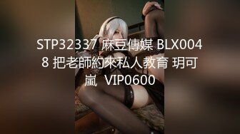   女友玩着手机也要服侍我，女友一定要这样的，真实爽到自己