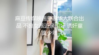 抄底跟男友出来逛街的Jk美眉