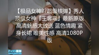  牛仔裤性感小姐姐情趣内裤，半脱下裤子操逼，抓起JB吸吮，扶着炮架怼小穴