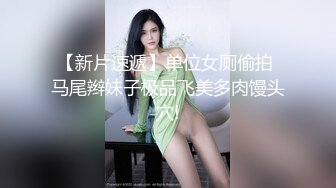 澡堂子更衣室偷窥众多的脱的光溜溜的美女少妇 (15)