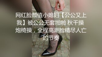 热门餐厅偷拍带着小孩上厕所的粉色短裙少妇