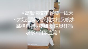 十二月新流出大神潜入水上乐园更衣间四处游走偷拍❤️一袭红衣美女主动在镜头前换穿不幸被拍