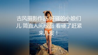 公园熟睡的农民工，插着鸡鸡边走边被干，只是走到民工脚边时骚兔兔是不肯往前走了，胆子还是不够大哈！