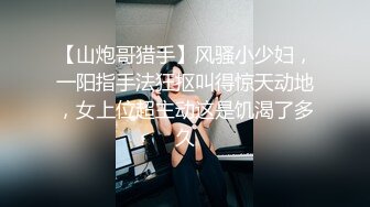 双飞两漂亮美女 换上情趣黑丝轮着操美女操逼不配合中途回退了对话很有意思