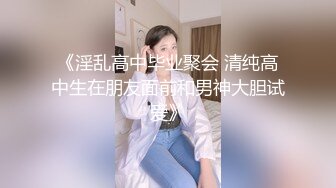 纹身大哥偷情小嫂子全程露脸，沙发前给大哥深喉口交，被大哥压在沙发上激情爆草抗腿抽插，干瘫了貌似内射