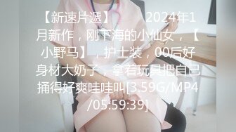 金发美女跪着接精