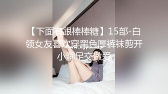 【新片速遞】  轻熟女露脸乳夹丰满大奶子，道具插穴撅起屁股掰穴特写道具吸在地板整根插入