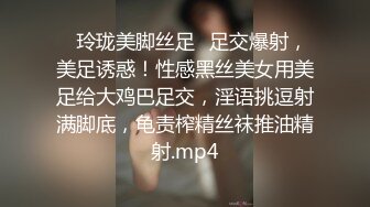  眼镜宝妈，短发大奶子，往鸡巴上挤奶，乳交、交，再骑乘，全网你会玩！