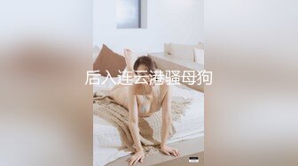 手机拍摄女友洗澡让她转过脸来问她装什么逼