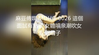 后入抽插，享受呻吟