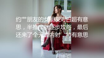  退休老师跟好姐妹陪小哥一起大秀直播，全程露脸颜值不错玩弄小哥大鸡巴