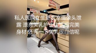 【新片速遞】 两个小渣男带个自己的女友一块做直播，整齐吃屌，席地而战后入操逼