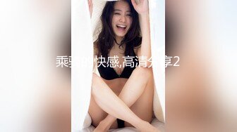  三男两女多人淫乱沙发上干到卧室，一人一个后入开操，摄影小哥旁边指导姿势