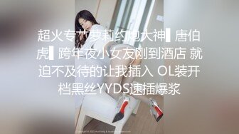 【新速片遞】 性感吊带短裙美妞逛夜市❤️偷拍极品嫩穴小洞口跟了许久值了!