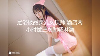 186. 作为警察的日本女孩，用她的内裤给人一个手工工作