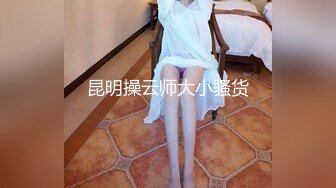 真实夫妻找刺激约单男一起玩3P，骚逼老婆伺候两根鸡巴口交练得棒棒哒，被两男轮流抽插骚逼都快被干肿了