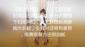 黑丝制服控必备！商场珠宝区女厕近景偸拍数位营业员方便，大眼睛美女对着镜头看了又看没有发现异常1