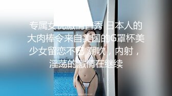 烈焰红唇花臂纹身美乳小姐姐，脱掉衣服扭动细腰，坐在椅子上振动棒插穴