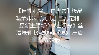 《母子乱伦》趁着中午家里没人还是忍不住冒险和妈妈打一炮❤️开始不同意但是一摸就像换了个人一样