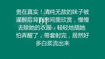  大奶眼镜美眉 和男友弄的小情调在浴缸吃鸡啪啪 表情很舒坦 爆吃精