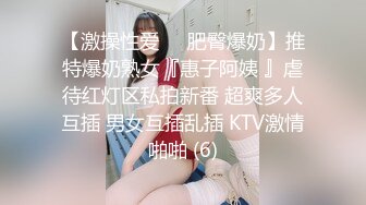 OF大眼萌妹「Yui Peachpie」情趣灰丝托着一对迷人美乳，脖颈戴着狗链全自动骑乘到喷水也不停