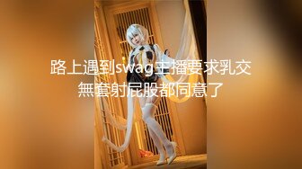 同事的老婆和我偷情，没脱衣服后入内射