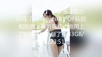 办公楼女厕牛人暗藏摄像头偷窥众多的美女职员来嘘嘘 (11)