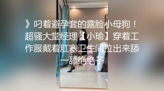 公厕里勾引隔壁上厕所男人,两人隔着隔板吃爽操爽