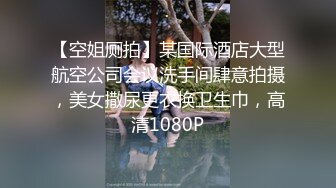 童颜巨乳的年轻妹子，挑逗男友大屌，丰满大奶制服诱惑，卖力深喉爬墙后入高难度