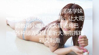 《稀缺劲爆资源》真实记录农村县城草台班子大尺度表演台上数位少女少妇卖力脱衣表演一字马下腰拔阴毛与台下互动非常疯狂