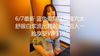 五官精致极品小女友，纯欲系小美人，半脱内裤美腿足交，慢慢插入嫩穴，主动骑乘位，深插到底